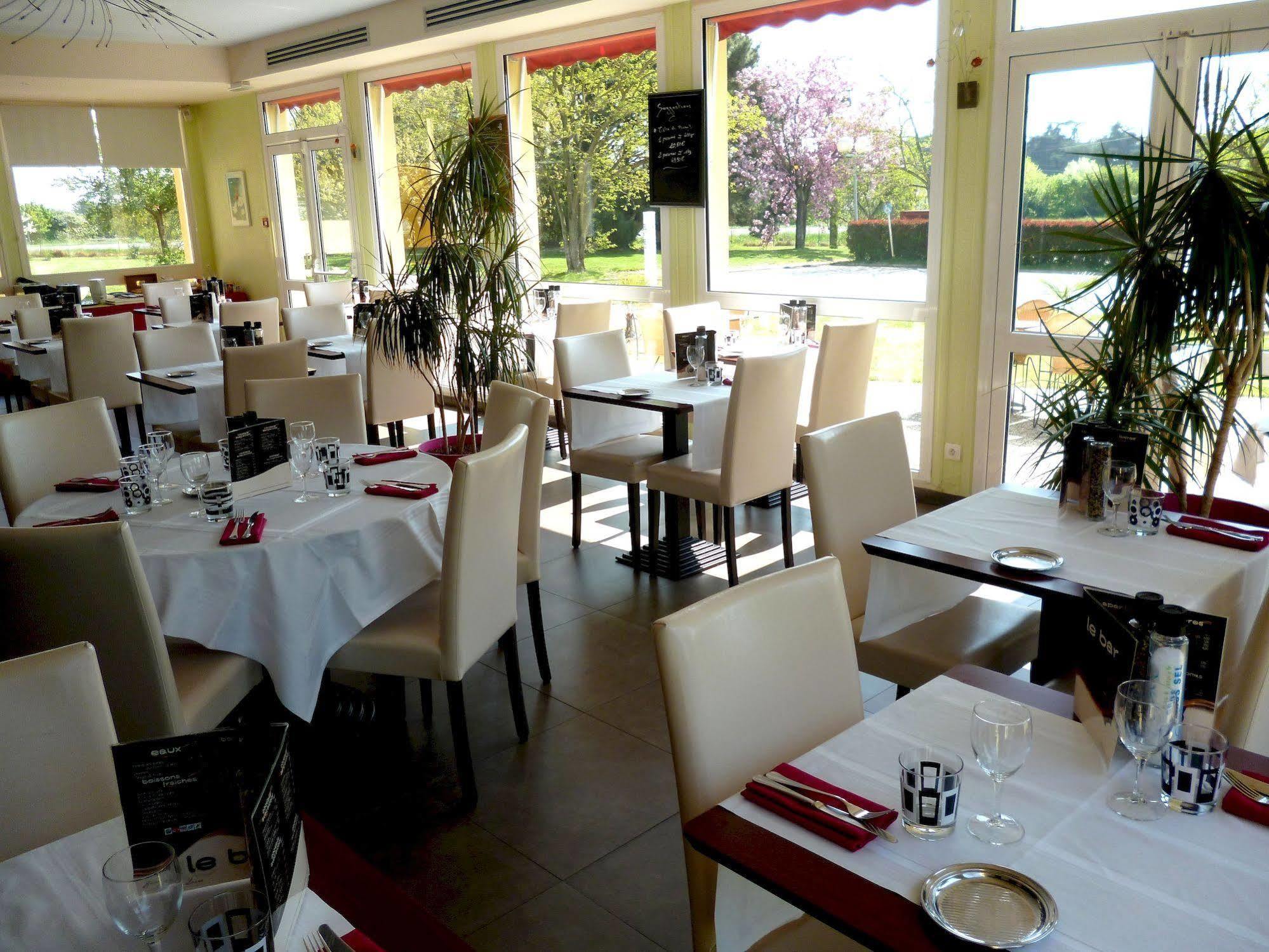Logis De La Loire - Restaurant Les Bateliers Hotel Ancenis Exterior photo